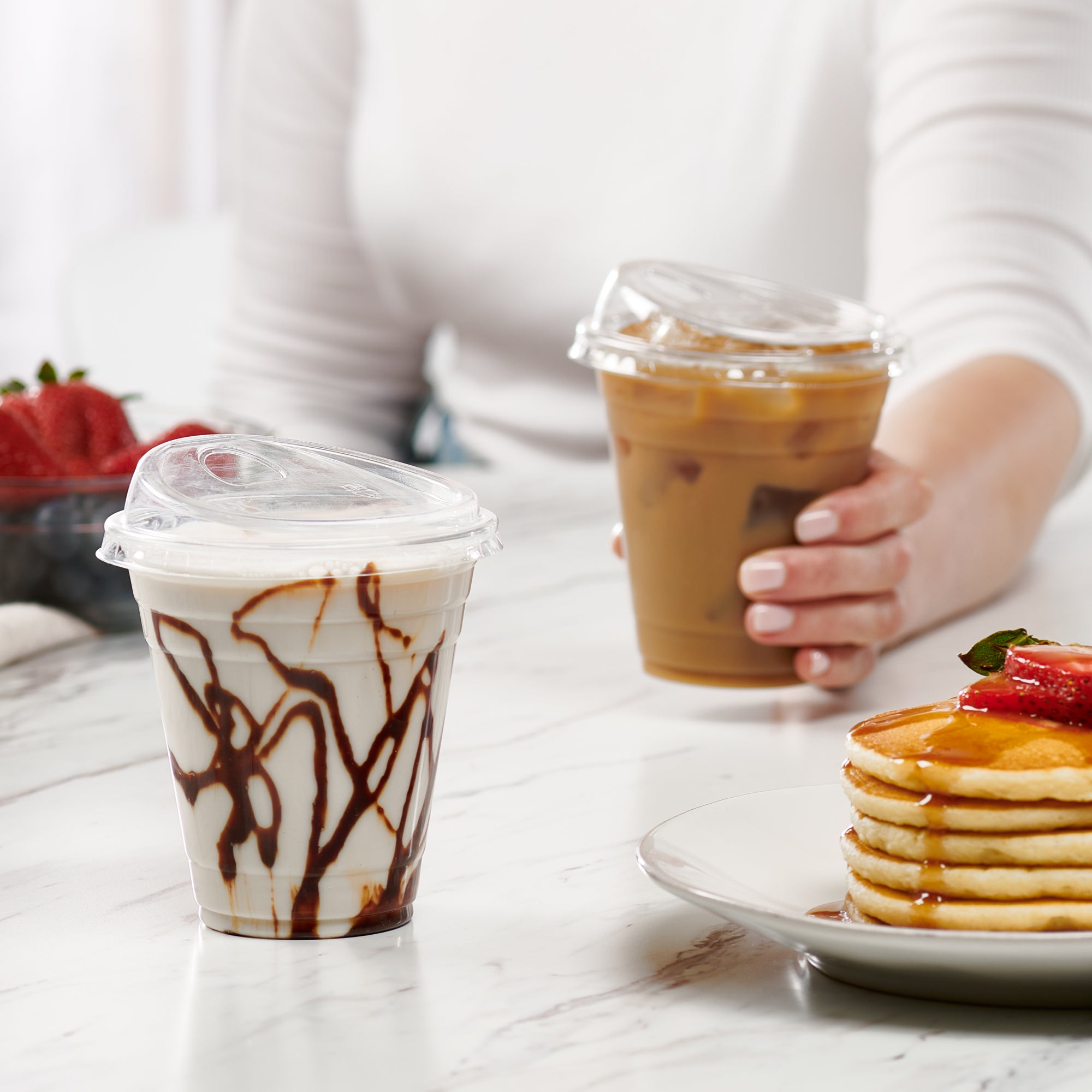 12 oz. Crystal Clear Plastic Cups With Strawless Sip-Lids - Comfy Package