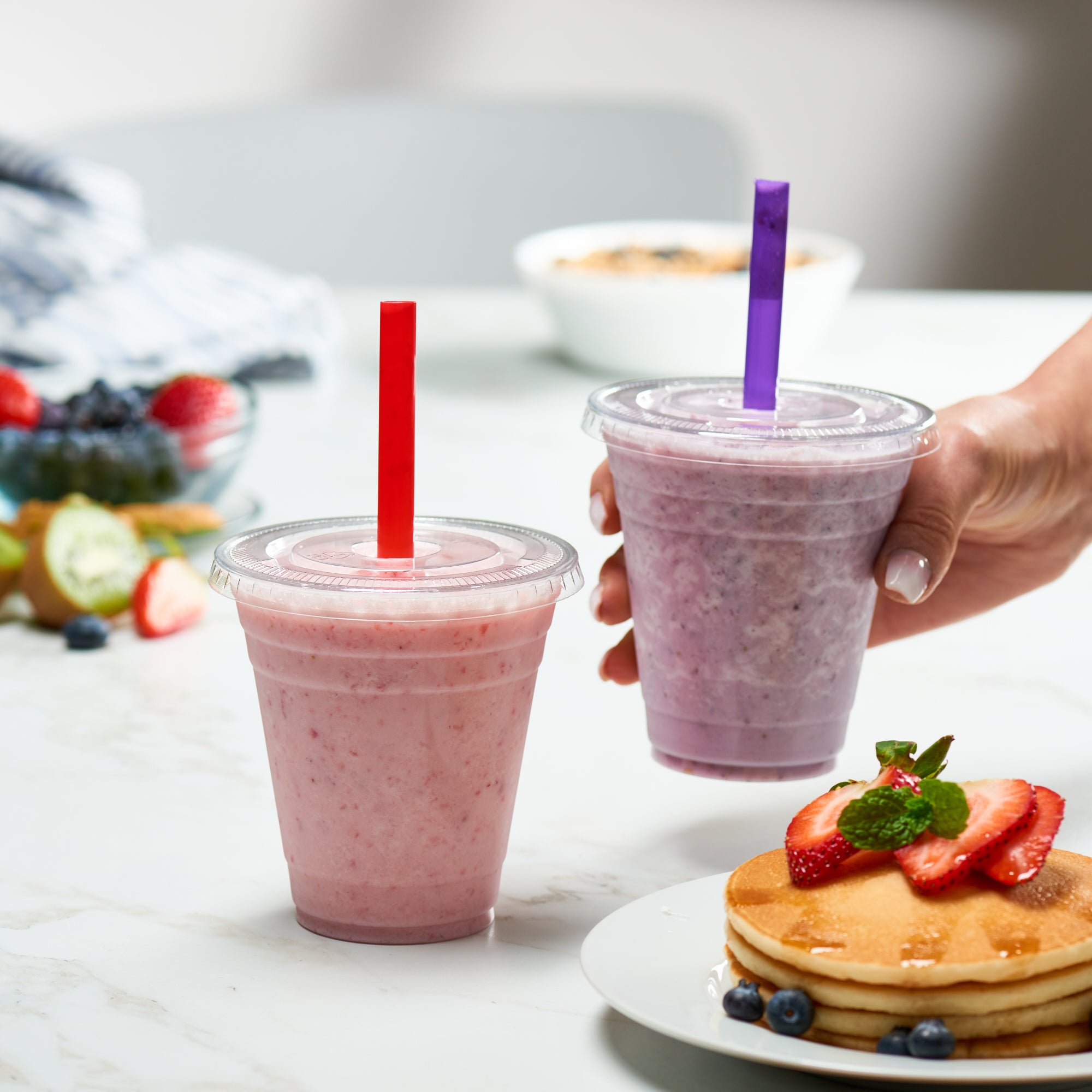 12 oz. Crystal Clear Plastic Cups With Flat Lids & Colored Straws - Comfy Package