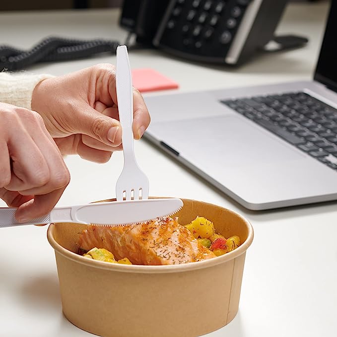 Extra Heavyweight Disposable White Plastic Knives - Comfy Package