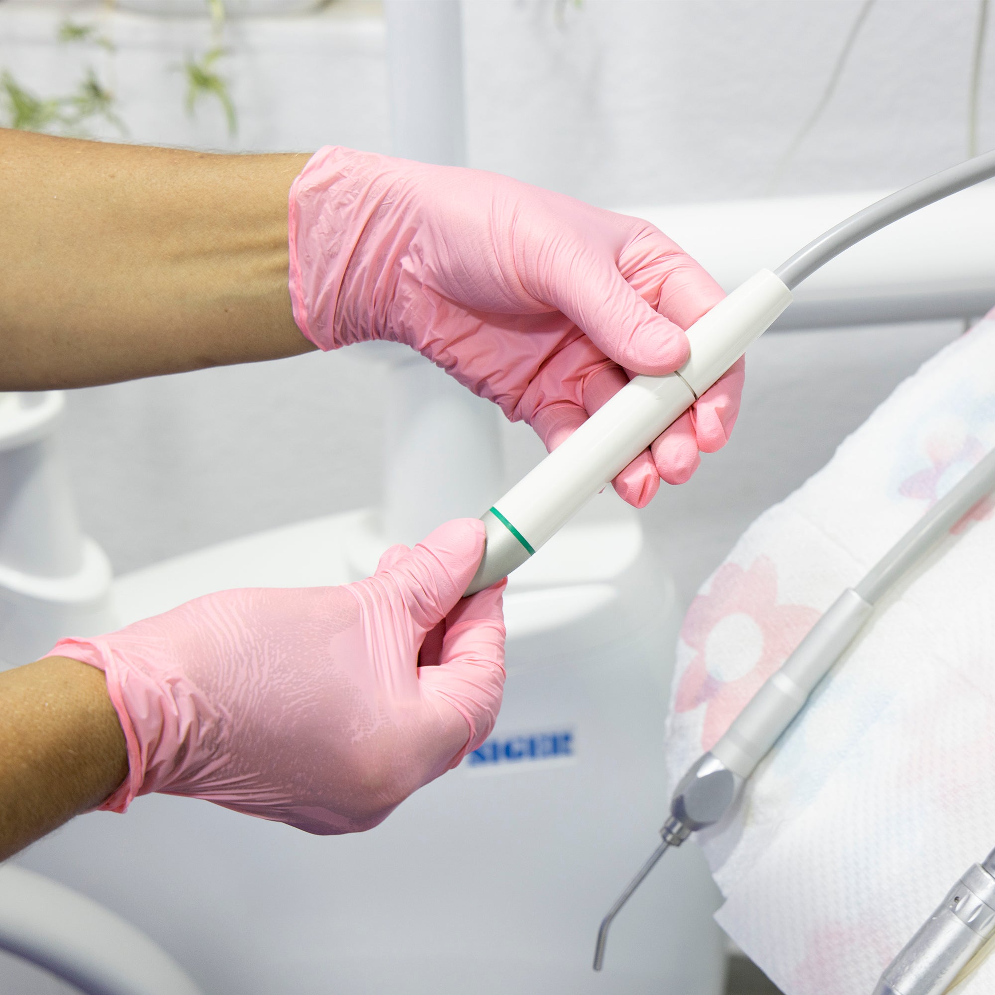 Pink Nitrile Disposable Gloves - Small - Comfy Package