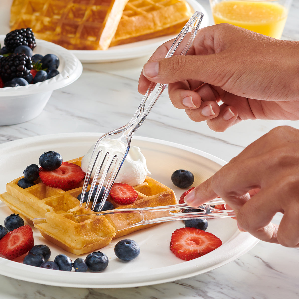 Premium Heavyweight Disposable Clear Plastic Knives - Comfy Package