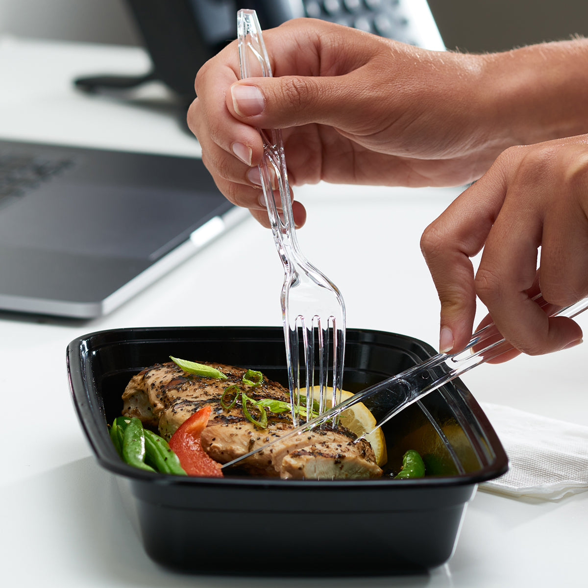 Premium Heavyweight Disposable Clear Plastic Knives - Comfy Package