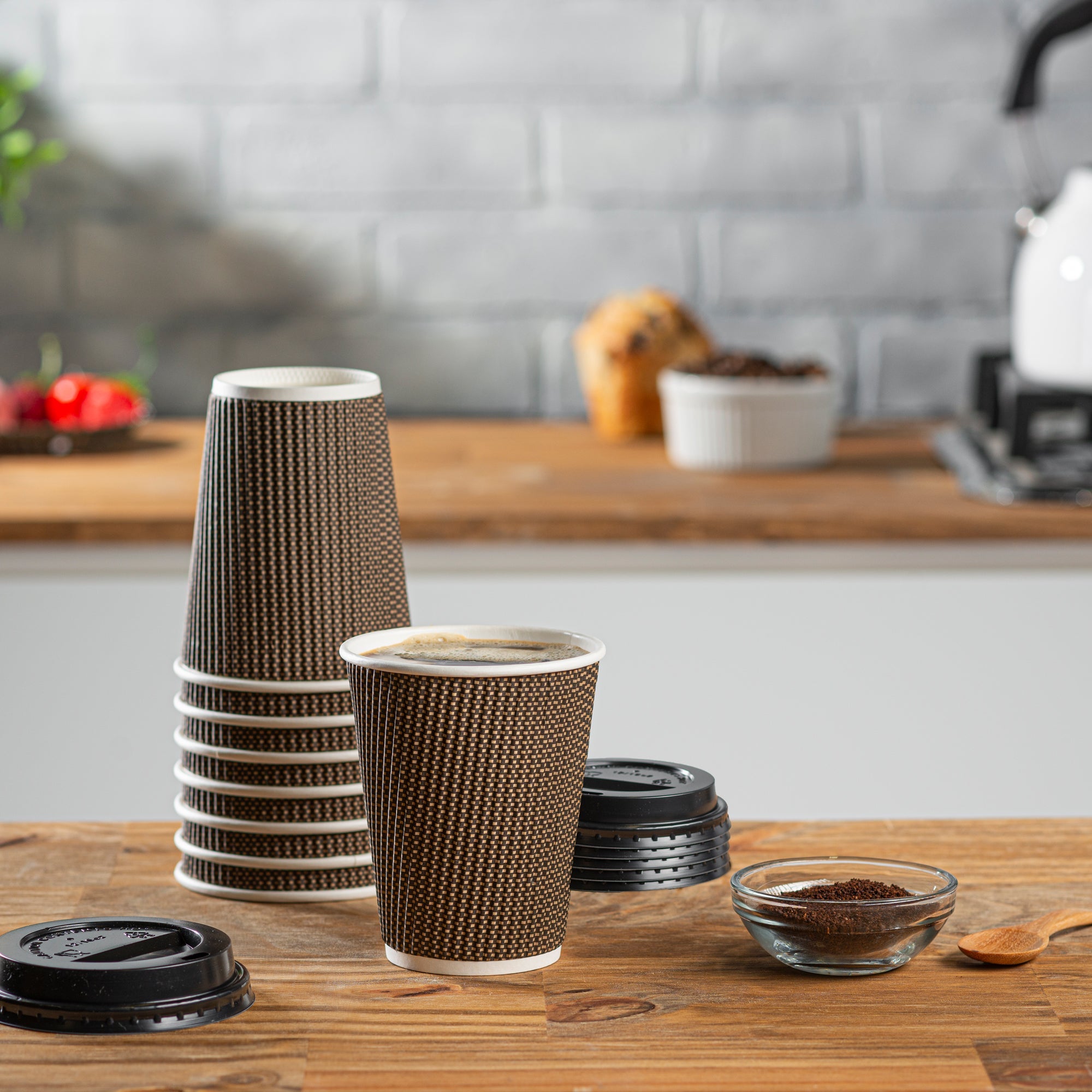 12 oz. Insulated Brown Patterned Ripple Paper Hot Coffee Cups With Lids - Comfy Package