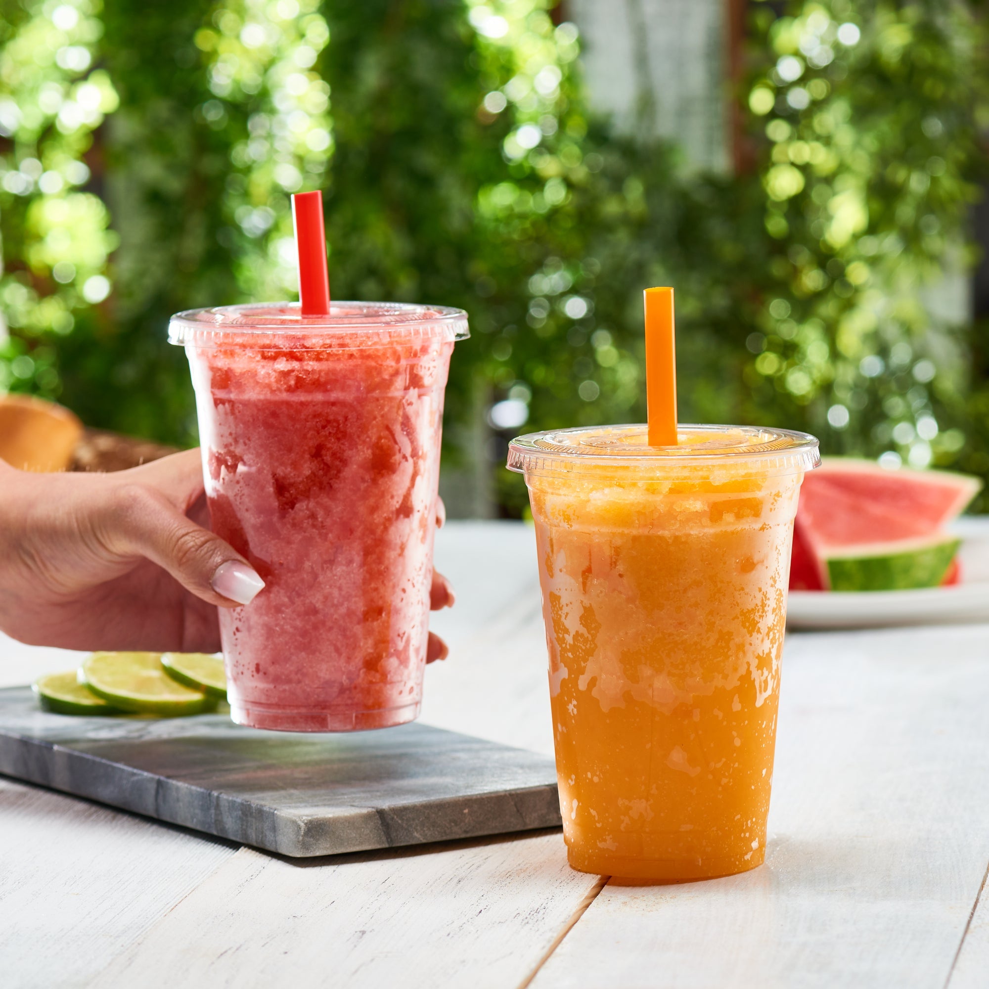 20 oz. Crystal Clear Plastic Cups With Flat Lids & Colored Straws - Comfy Package