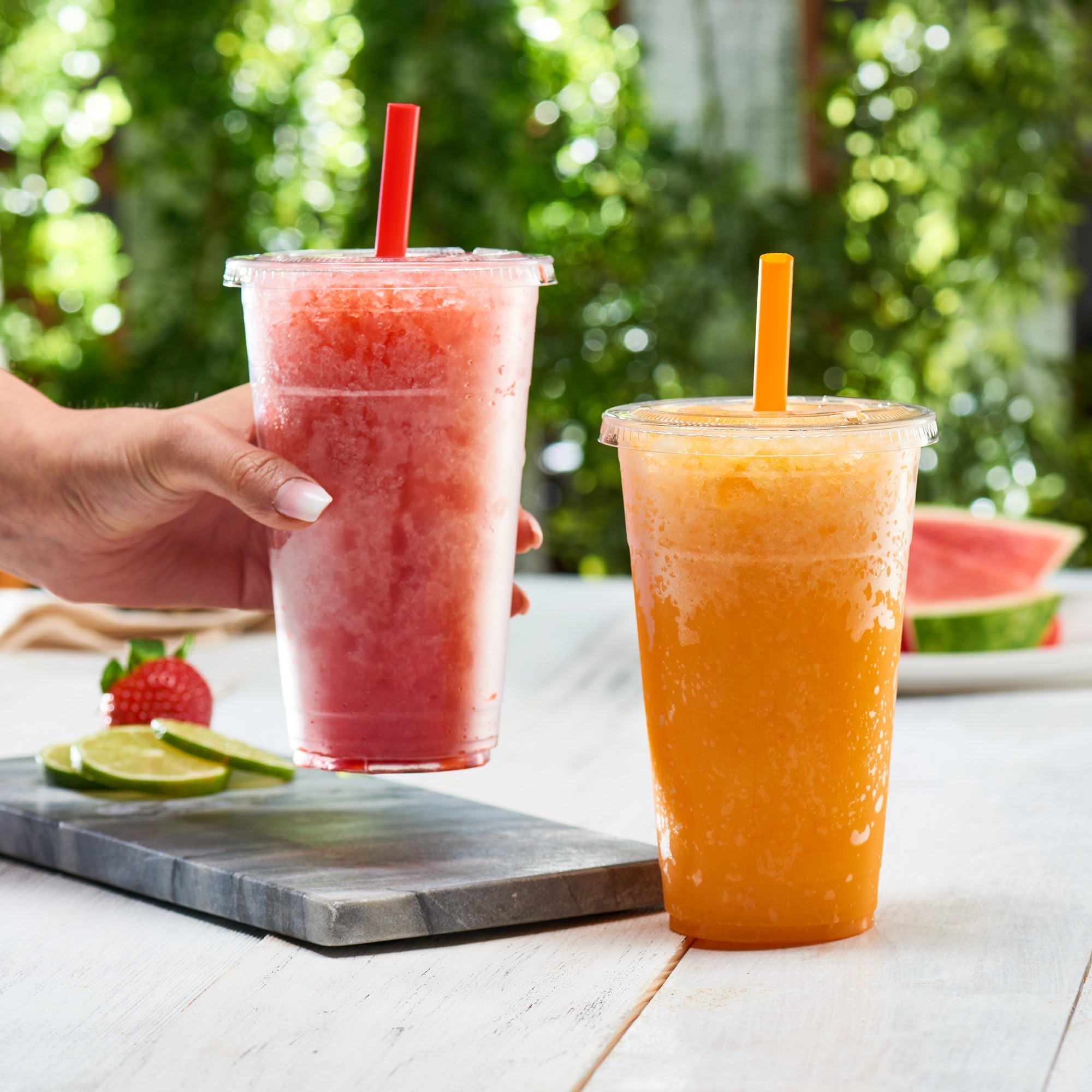 24 oz. Crystal Clear Plastic Cups With Flat Lids & Colored Straws - Comfy Package