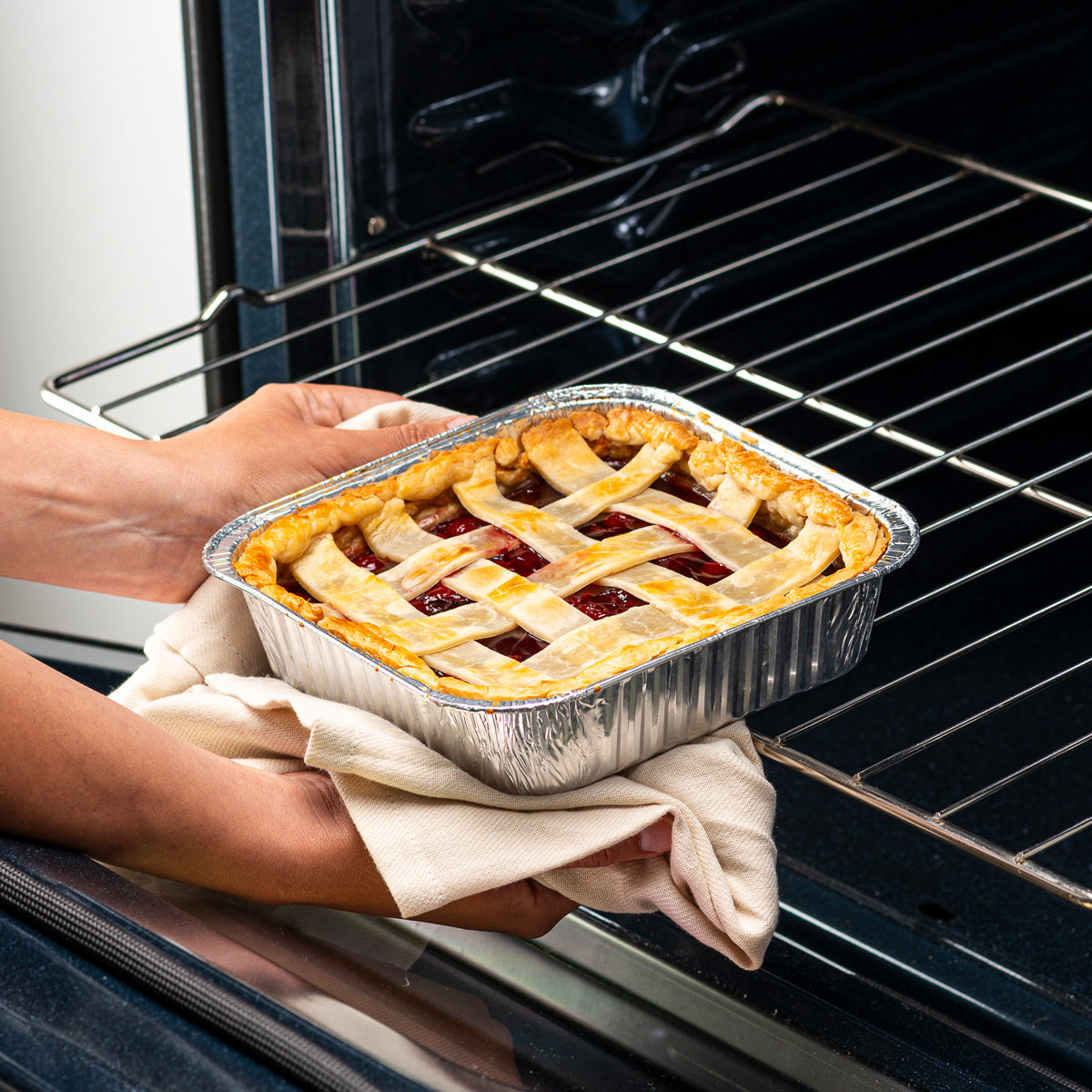 8x8 Square Foil Pans with Lids