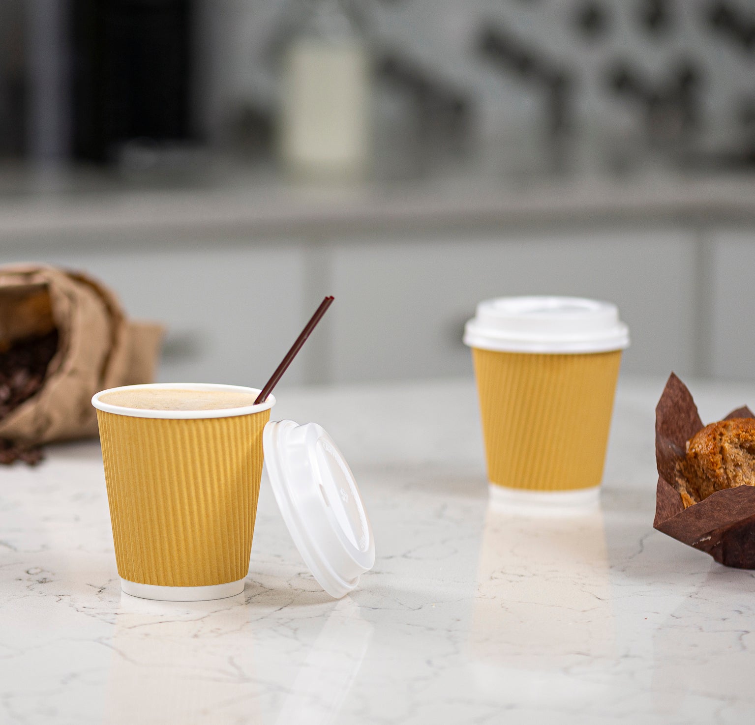 10 oz - 300ct Insulated Ripple Paper Hot Coffee Cups With Lids - Comfy Package